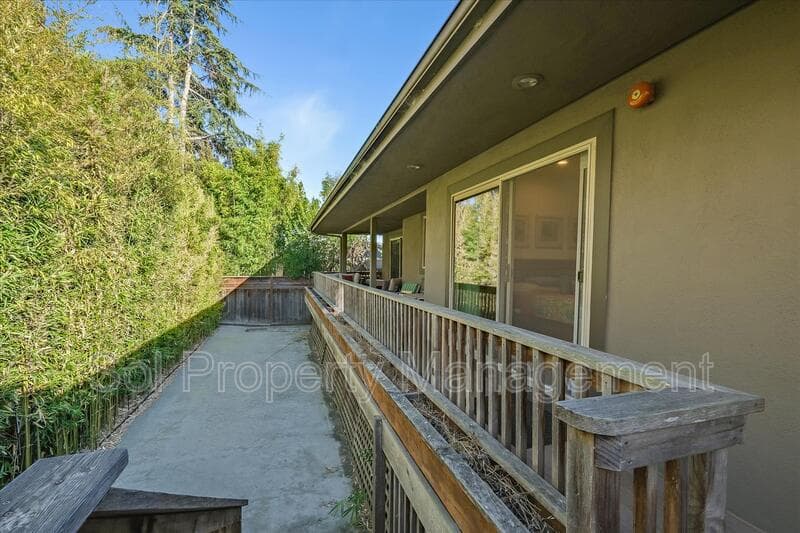 Santa Cruz House: 3370 Houts Drive