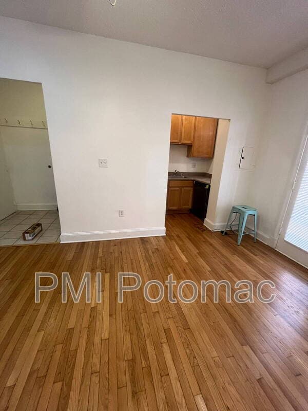 Washington Condo: 1401 Columbia Rd NW