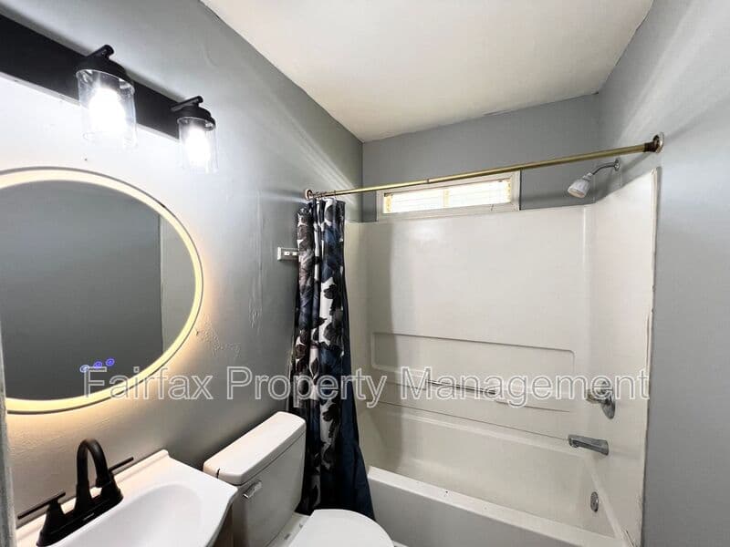 Durham House: 2308 Nebo St