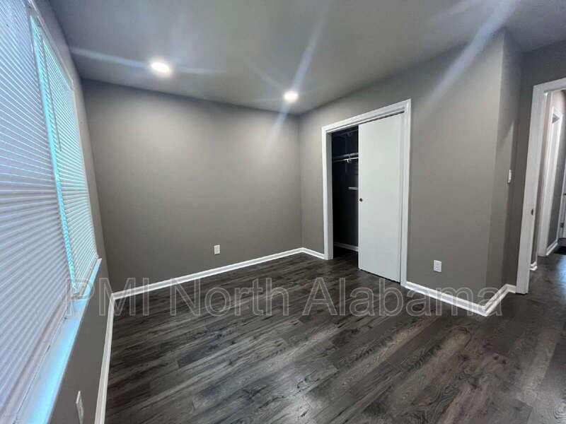 Huntsville House: 6208 NW Cedar Point Dr