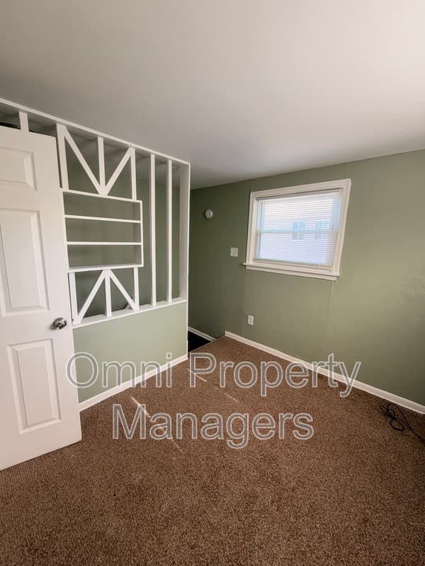 Warren House: 8494 Studebaker Ave