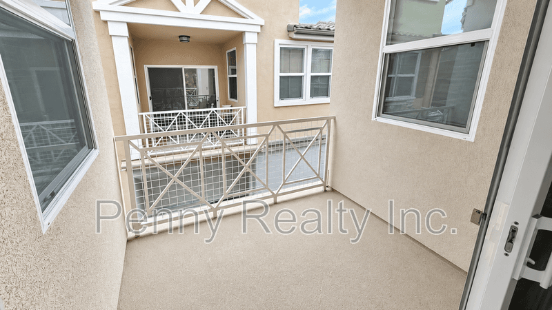 San Diego Townhome: 3011 Pacific Palm Way