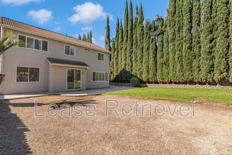 Tracy House: 2359 Riviera Ct