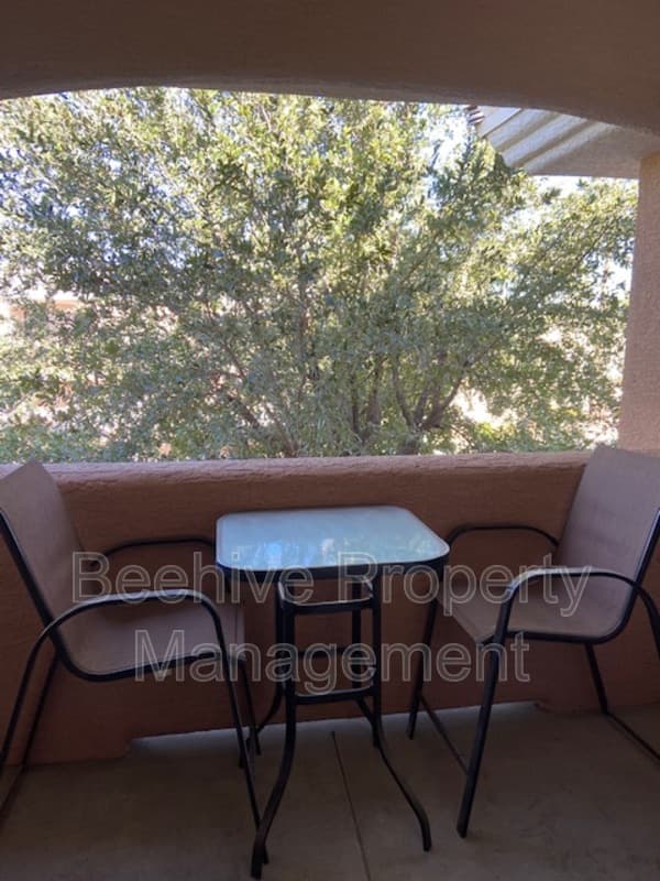 Phoenix Condo: 10030 W Indian School Rd
