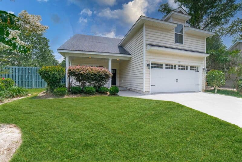 Richmond Hill House: 252 Cottonham Ct