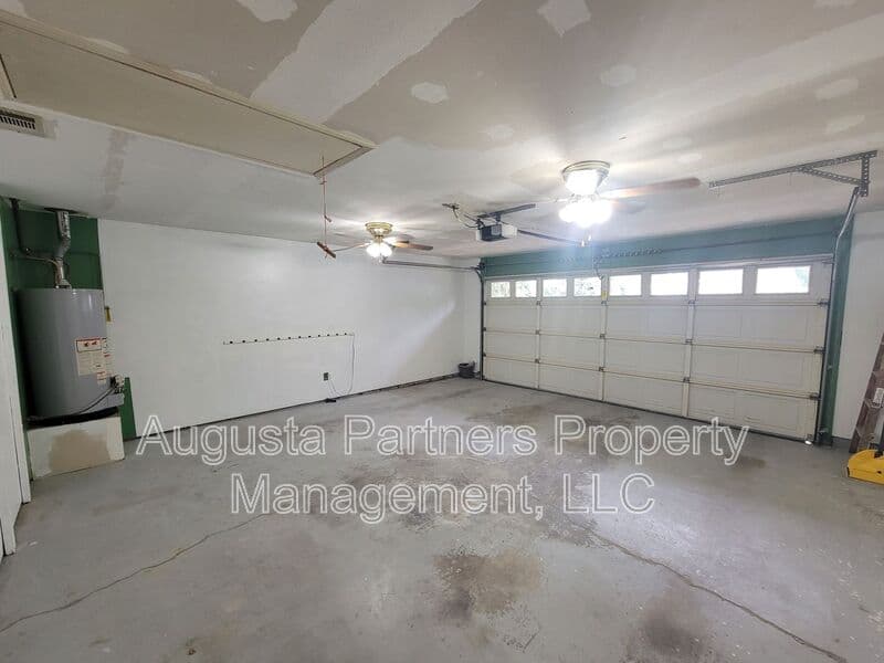Augusta House: 2910 Pointewest Dr