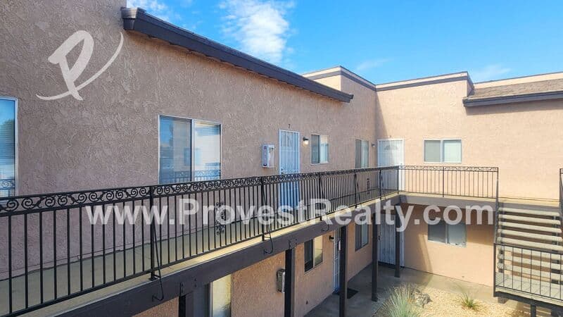 Apple Valley House: 17979 Quantico Rd