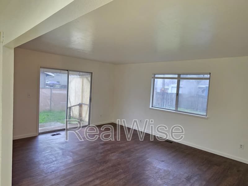 Sutherlin House: 231 Hawthorne St