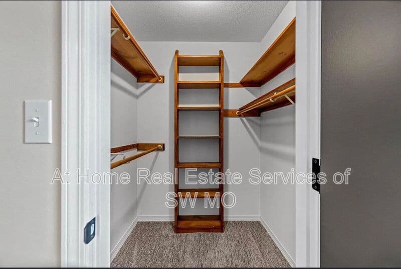 Springfield House: 1724 W Whiteside St