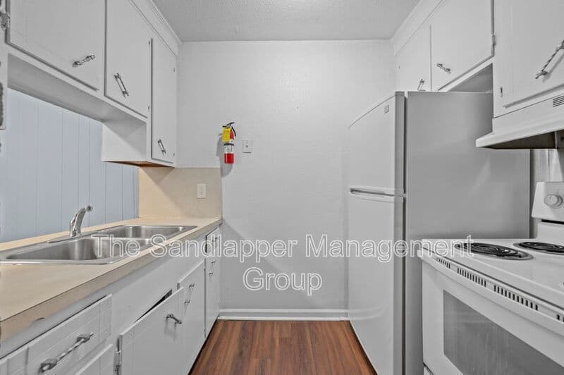 N Charleston Condo: 1215 Mosstree Road