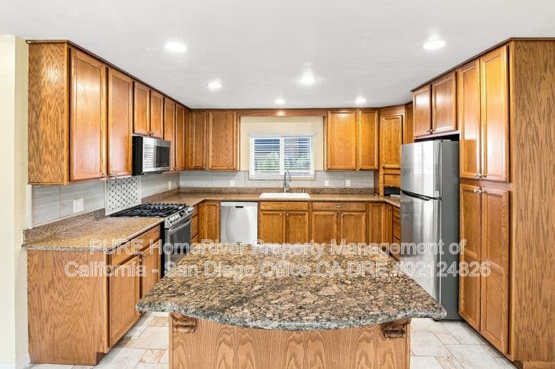 Spring Valley House: 640 Felicita Ave