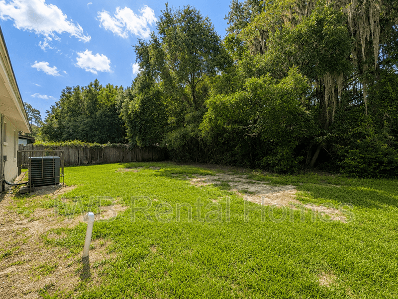 Jacksonville House: 5742 Newberg Ln