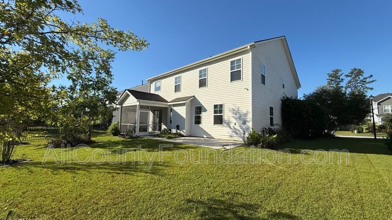 Summerville House: 2512 Hummingbird Lane