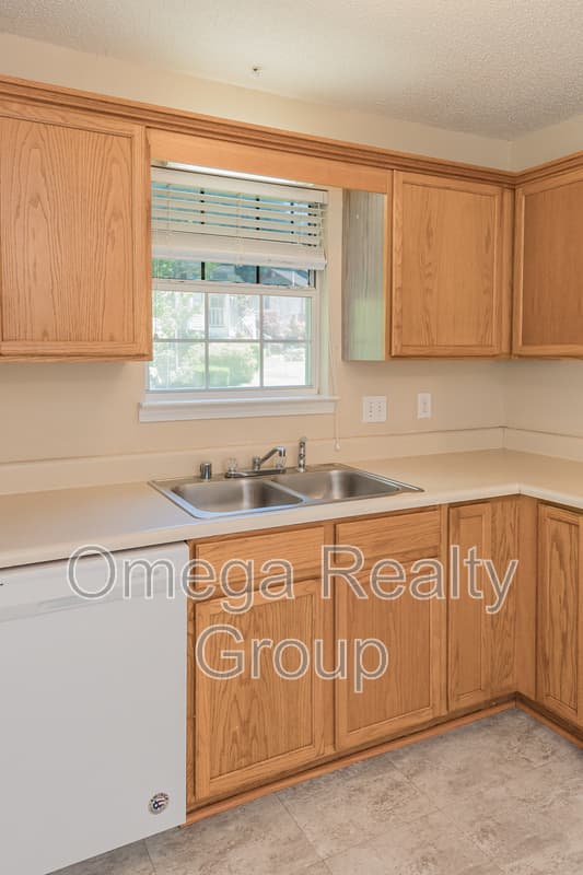 Pinson House: 6450 Kimberly Loop