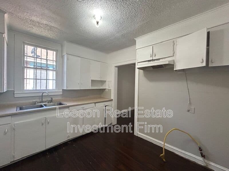 Shreveport House: 3603 Darien St