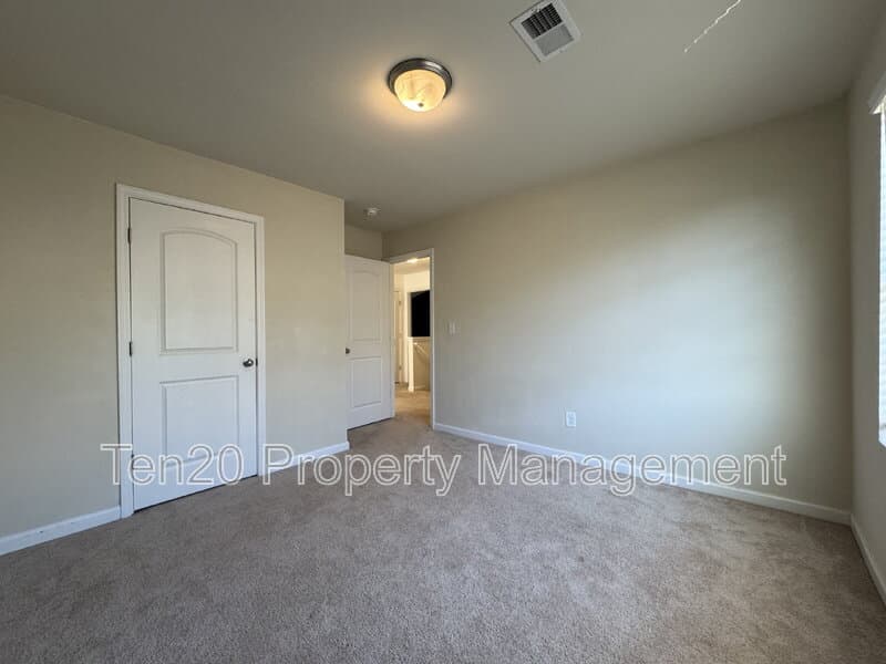 Phenix City House: 318 Irish Lane