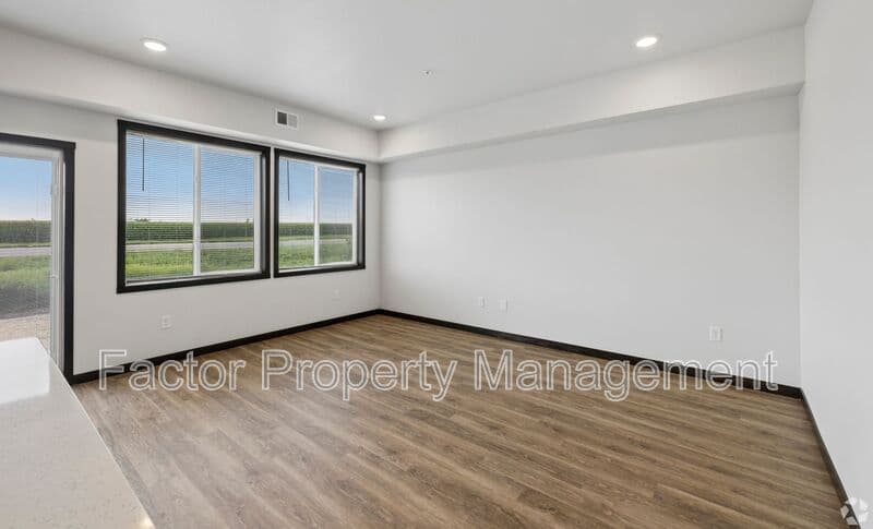 North Mankato Condo: 2090 Carlson Dr.
