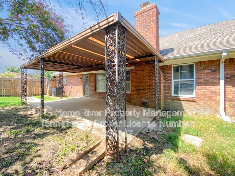 Bartlett House: 3106 Yates St