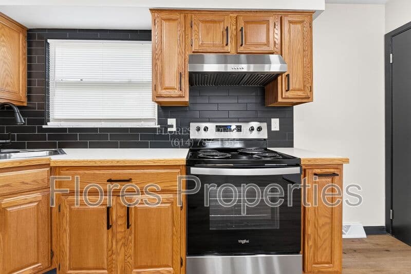 Columbus House: 6406 Faircrest Rd