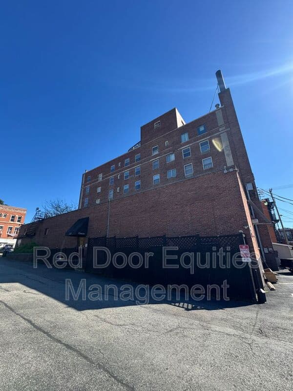 Lancaster House: 123 N Broad Street
