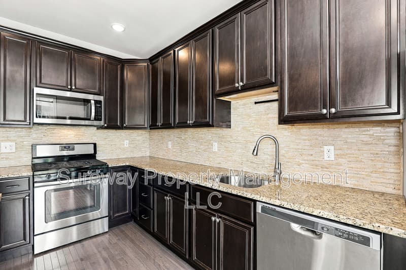Hamilton Townhome: 9 Flagger Lane