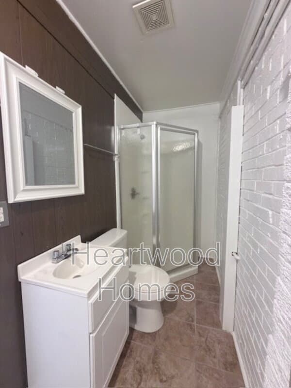 Columbia House: 1213 Deerwood Street
