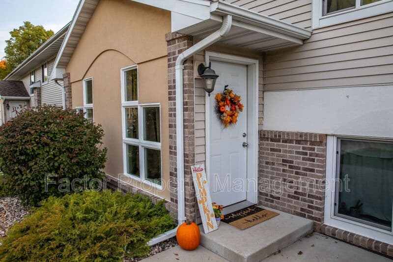 Mankato Condo: 1328 Warren St.