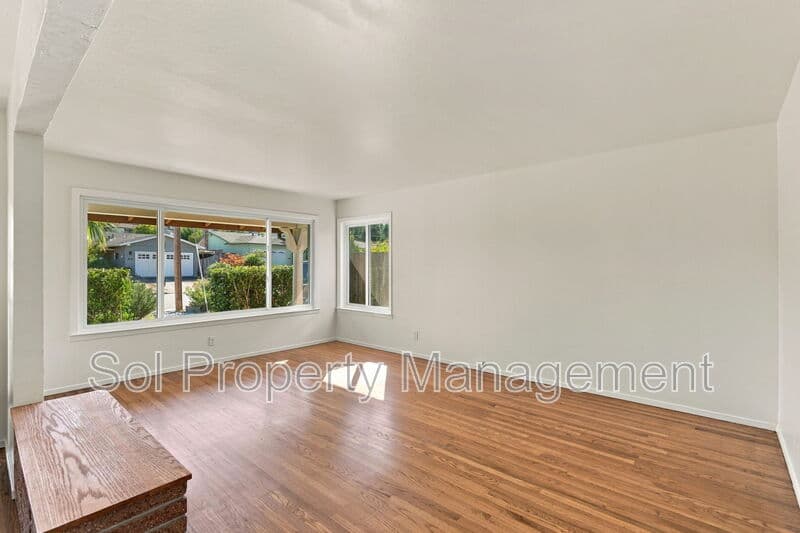San Rafael House: 600 Tarragon Drive