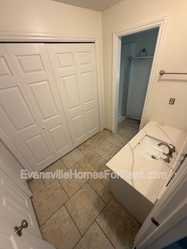 Evansville House: 9501 Darmstadt Road