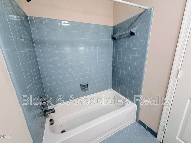 Garner House: 200 Coachman Drive