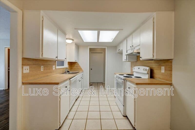 Oklahoma City House: 8302 NW 8th Street