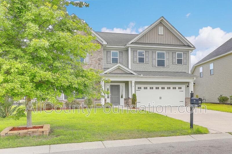 Summerville House: 431 Flat Rock Ln