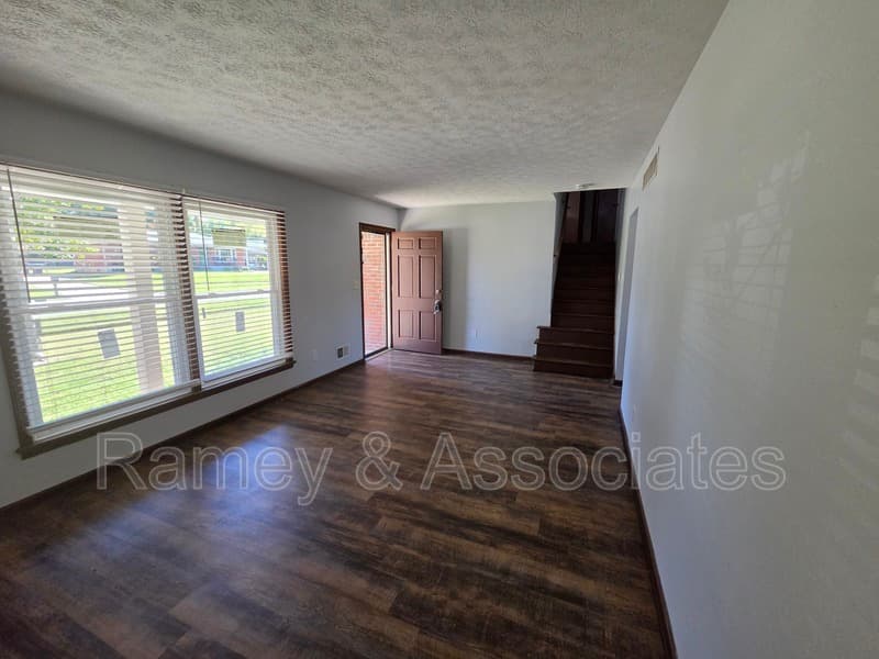 Louisville House: 7310 Grannel Road