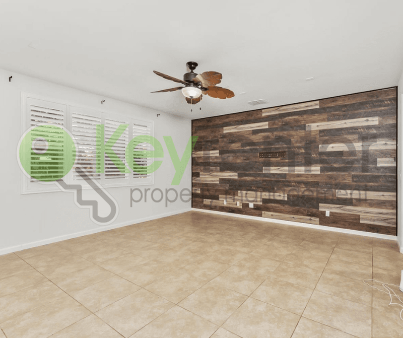 Lincoln House: 1552 Flora Way
