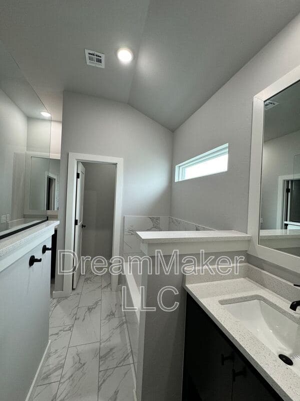 Goldsby House: 5253 Lily Lane