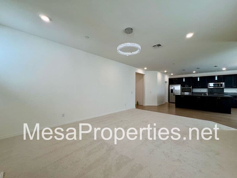 Ontario House: 3244 E Yellowstone Drive