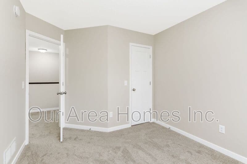 Otsego House: 6138 Manchester Ave NE