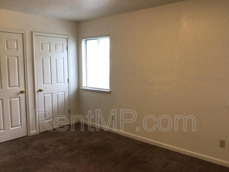 Mt Pleasant Townhome: 722 W Broomfield - Unit J02