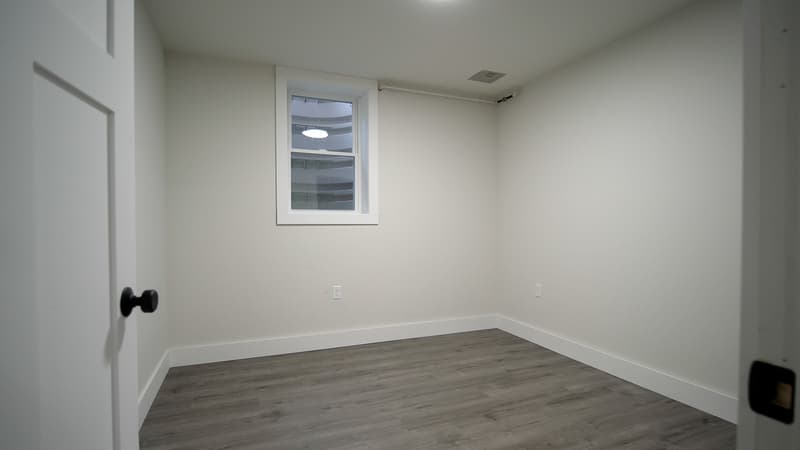 Burlington Condo: 15 Hungerford Terrace, Unit 4