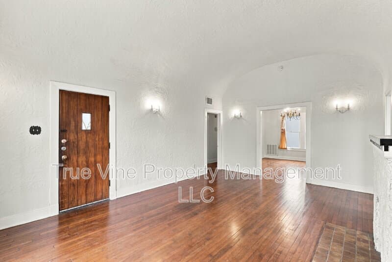San Antonio House: 1446 Fulton Avenue
