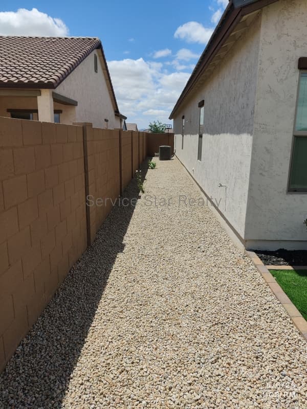 Maricopa House: 16635 N Lunar St