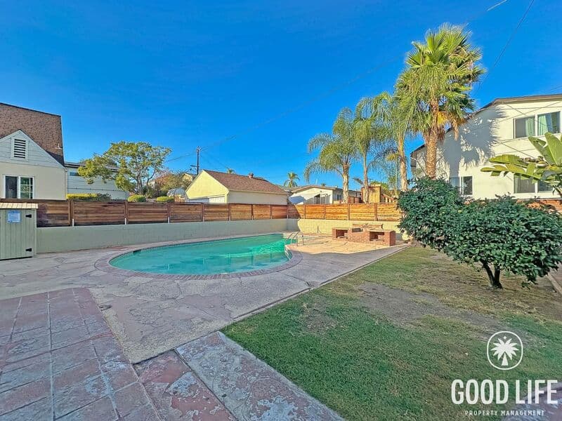 San Diego House: 4911 College Ave