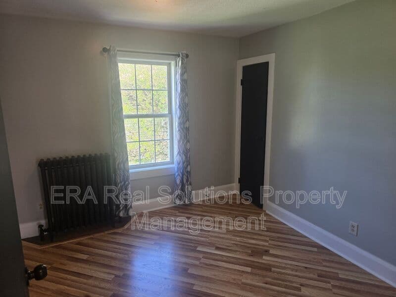 Elyria House: 1370 East Ave
