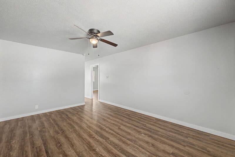 Rogers Condo: 1305 W New Hope Rd