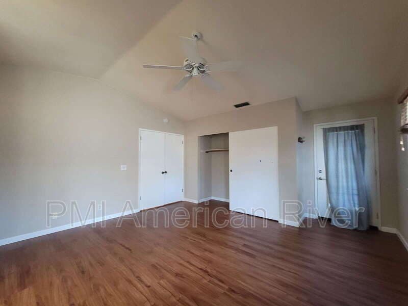Sacramento House: 8715 Rooster Way