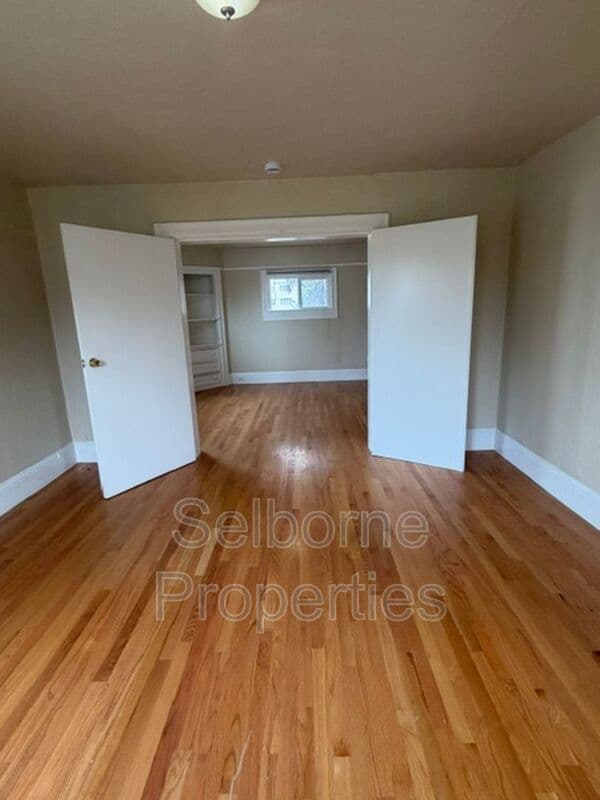 Oakland House: 546 Merrimac St