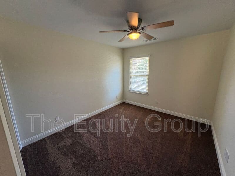 Visalia House: 2322 East Vassar Dr