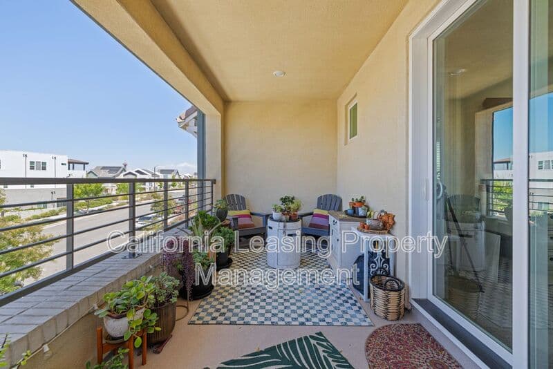 Valencia House: 27233 Red Willow Court