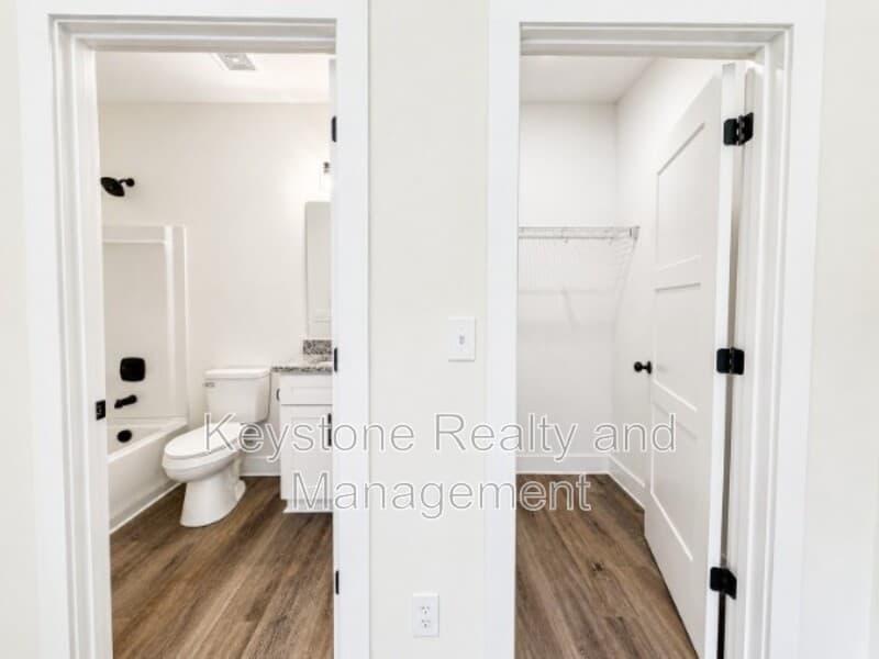 Clarksville House: 921 Ford Street, Bedroom C