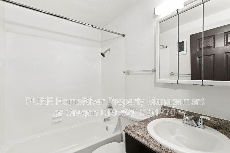 Portland Apartment: 14124-14212 NE Sandy Blvd